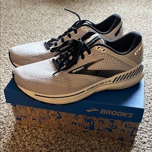 Men’s Brooks Adrenaline GTS 22 Running Shoes - Gray & Black